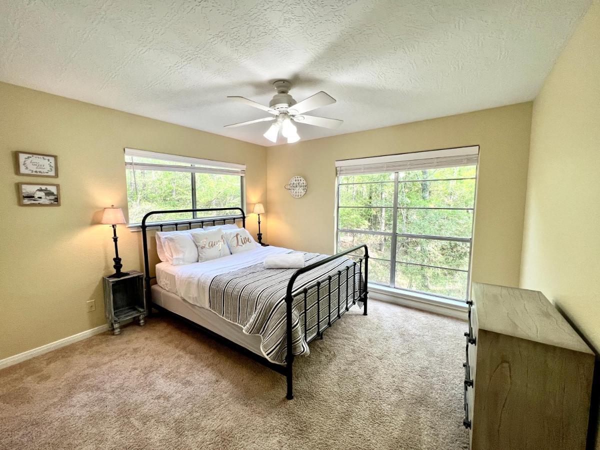 2 Bdrm Treehouse Hideout- Lake Conroe With Boat Ramp مونتغامري المظهر الخارجي الصورة