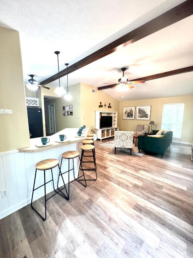 2 Bdrm Treehouse Hideout- Lake Conroe With Boat Ramp مونتغامري المظهر الخارجي الصورة