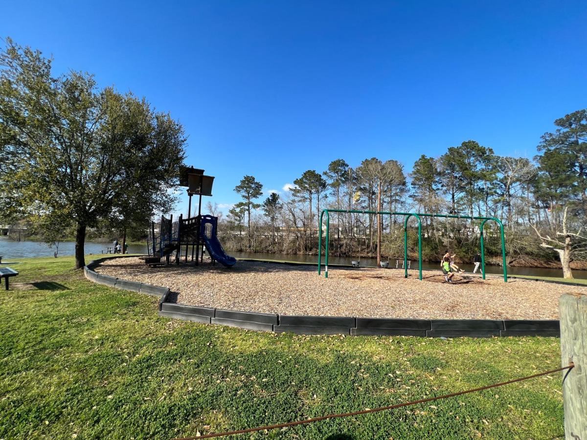 2 Bdrm Treehouse Hideout- Lake Conroe With Boat Ramp مونتغامري المظهر الخارجي الصورة